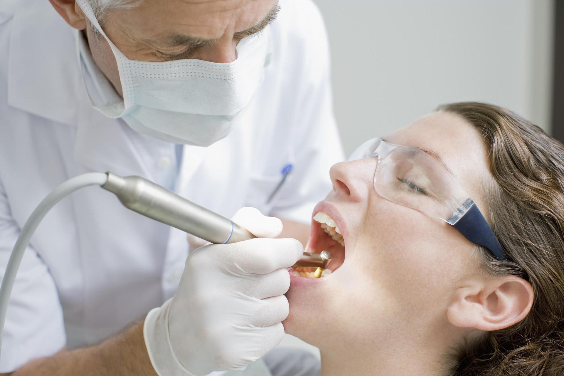 La Unión Europea aportará fondos para el tratamiento dental.  Vea si puede ingresar al nuevo programa.