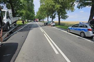 Tragedia pod Częstochową. Kierowca zginął po czołowym zderzeniu z lawetą