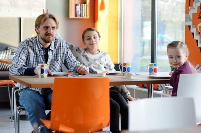 O mnie się nie martw 2 sezon. Krzysiek kontra Filip. Małecki broni Helenkę przed ojcem