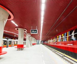 Metro w Warszawie już wozi pasażerów, ale wciąż są drążone nowe linie