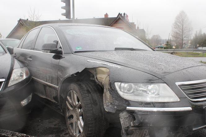 Pościg Policji za szalonym kierowcą Volkswagena, dwóch funkcjonariuszy rannych
