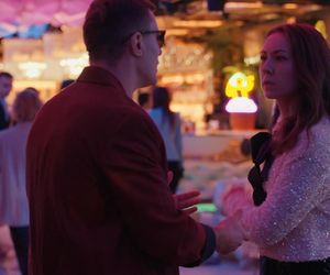 Barwy szczęścia, odcinek 3144. Aktor (Kosma Konach), aktorka (Anna Chorostecka)