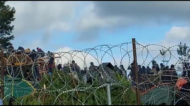 Na granicy powstaje obóz migrantów
