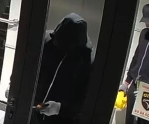 Mieszkanie Szalonego Reportera zaatakowane siekierami