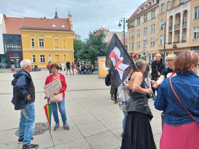 Protest kobiet w Bydgoszczy po śmierci ciężarnej pani Doroty. „Chcemy żyć w Europie XXI wieku”