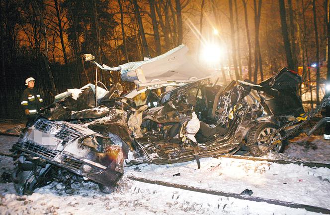 Desperat wjechał pod pociąg