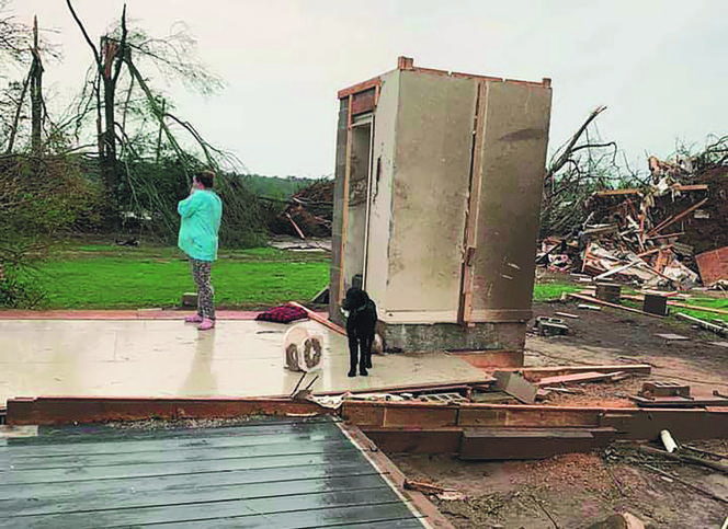 Ocaleli dzięki bunkrowi w pokoju