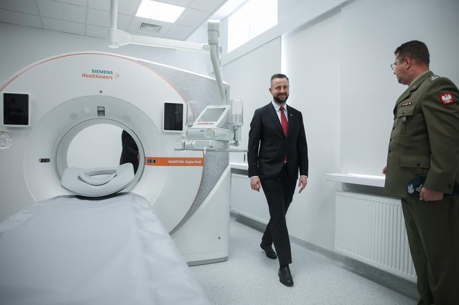 Nowoczesny tomograf w krakowskim szpitalu wojskowym. Sprzęt z funduszy KPO zaprezentował szef MON