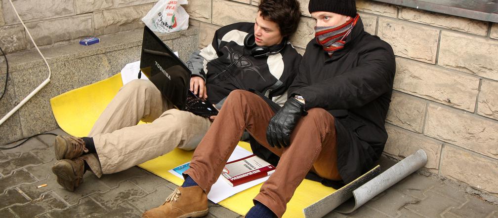 Gigantyczne kolejki po pieniądze