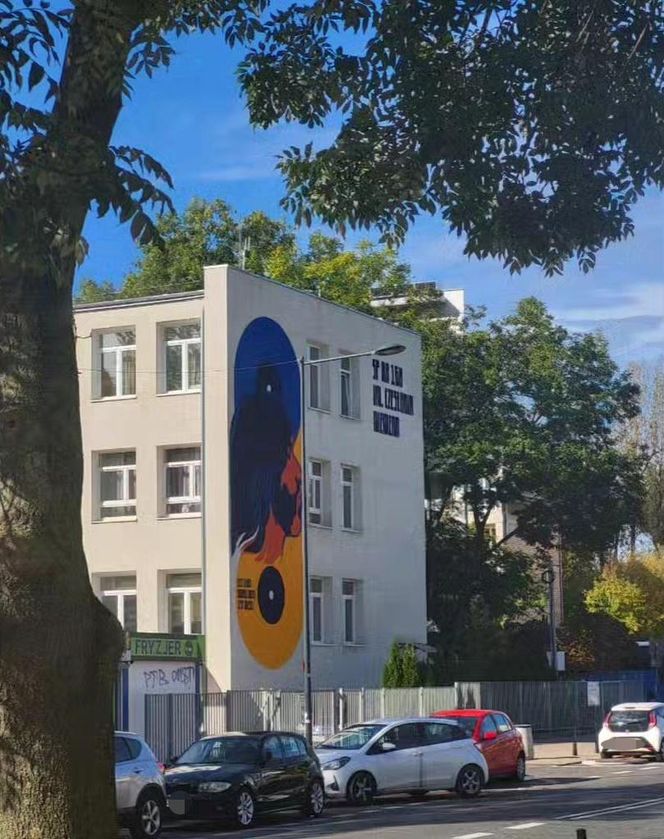 Nowy mural Czesława Niemena na murach Szkoły Podstawowej nr 168 na Saskiej Kępie