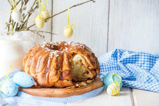 Baba drożdżowa, zawijana z nadzieniem karmelowym