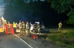 Śmiertelny wypadek na DK 12 pod Piotrkowem Tryb. Kierujący chevroletem wjechał pod tira [ZDJĘCIA]