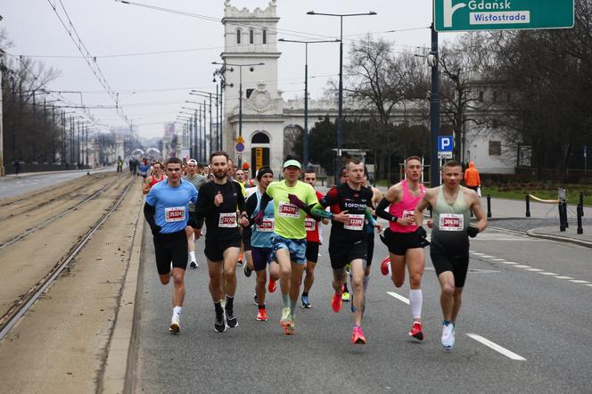 Bieg na Piątkę 2024, Warszawa - zdjęcia. Biegłeś? Szukaj się w galerii!