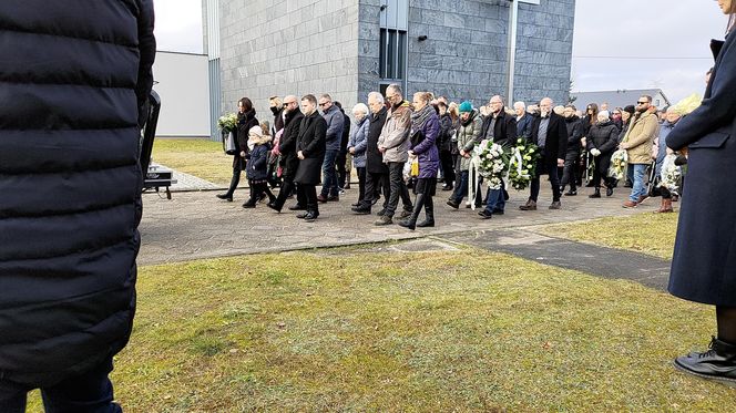 Pogrzeb tragicznie zmarłej rodziny z Namysłowa. Matka i syn spoczęli w jednym grobie. Ceremonia