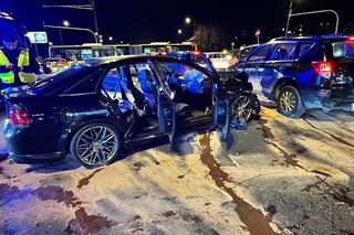 Wielki dramat na Dolince Służewieckiej. Opel rozstrzaskał się z nissanem. Są ranni