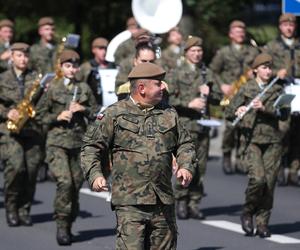 Defilada wojskowa w Katowicach i piknik. Wojewódzkie Obchody Święta Wojska Polskiego 2024