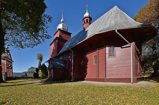 To jedna z najpiękniejszych małopolskich wsi. Według legendy mieszkały w niej czarownice