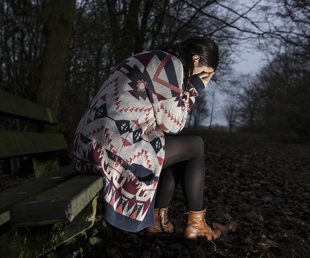 Horror w parku. 27-latka grupowo zgwałcona na oczach swojego partnera