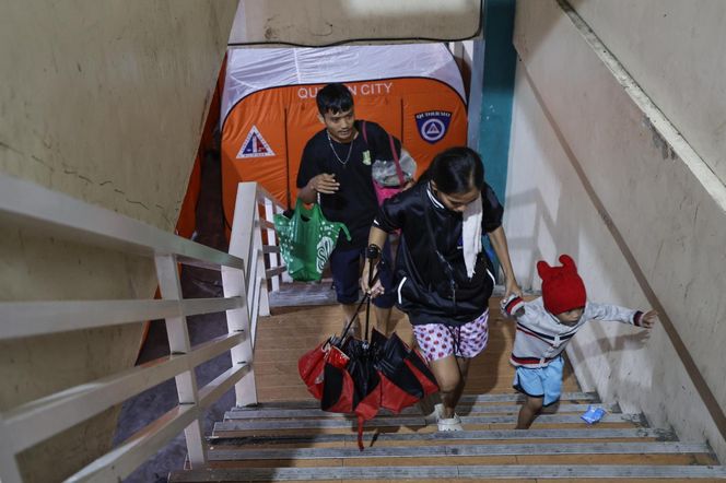 Supertajfun w Filipinach. Dwie osoby zginęły, ponad milion ewakuowanych