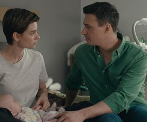 Na dobre i na złe odc. 960. Blanka (Pola Gonciarz), jej córka Nina (Rita Sobocińska), Krzysztof Radwan (Mateusz Damięcki)