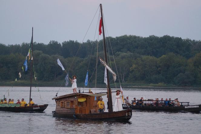 Festiwal Wisły 2023 w Bydgoszczy. Tak było na paradzie łodzi [ZDJĘCIA]