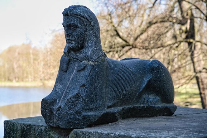  Niezwykła wieś w Łódzkiem. Znajdziesz tam pełen symboliki ogród z XVII wieku 
