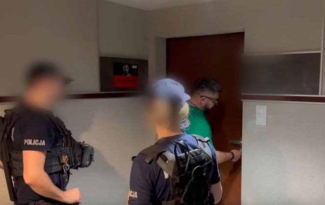 Mieszkanie Szalonego Reportera zaatakowane siekierami