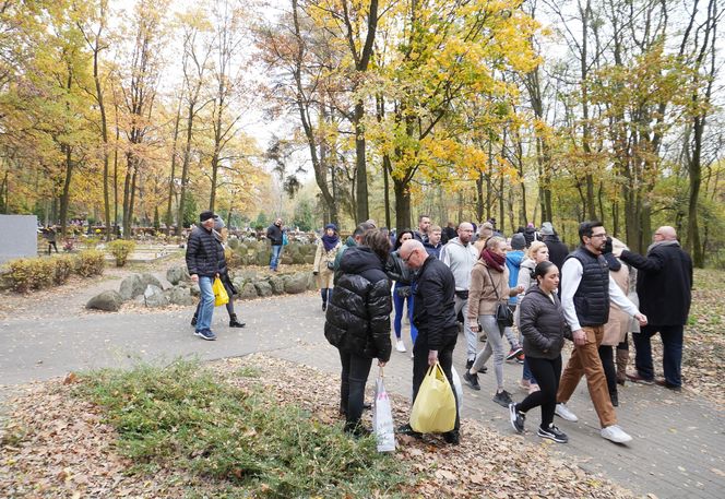 Tłumy na cmentarzu na Miłostowie