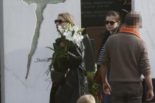 Paweł Królikowski - czwarta rocznica śmierci - rodzina przyszła na grób