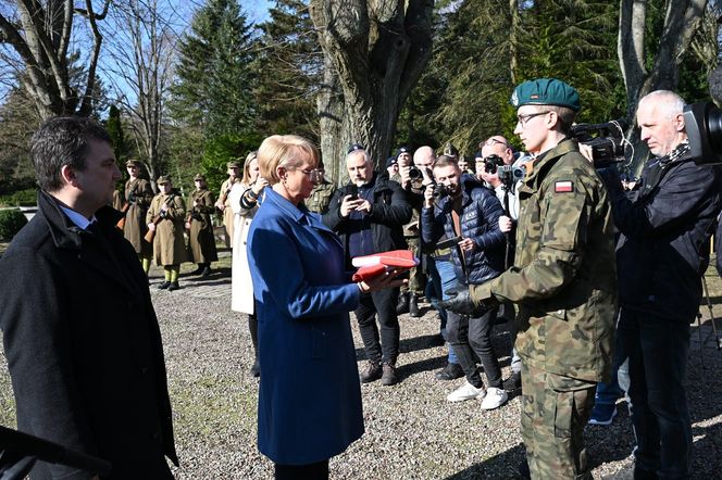 Po 80 latach pochowali ich z honorami. Bohaterscy żołnierze spoczęli na Cmentarzu Wojennym w Kołobrzegu