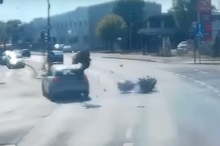 Lechicka/Hlonda: potworny wypadek motocyklisty. Kierowca auta wjechał na czerwonym świetle [VIDEO] 