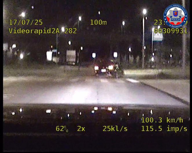 Wiózł kolegę w otwartym bagażniku