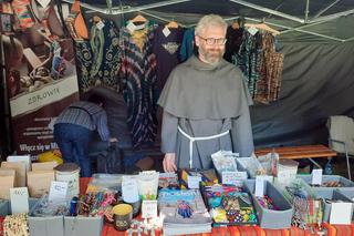 Przy jednym ze stoisk można było wesprzeć misje franciszkańskie w Ekwadorze i Kenii. 