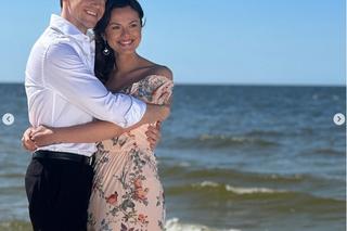 M jak miłość po wakacjach 2023. Kasia (Paulina Lasota), Jakub Karski (Krzysztof Kwiatkowski) na planie