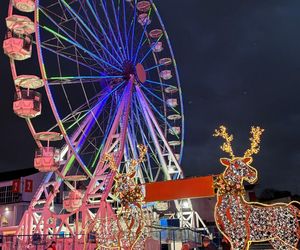 Magiczne lodowisko, domek Mikołaja i ogromne koło młyńskie. Tak wyglądają atrakcje podczas jarmarku świątecznego na MTP!