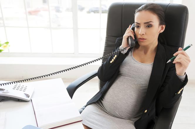 PRACA a CIĄŻA: jak powiedzieć pracodawcy, że jesteś w ciąży