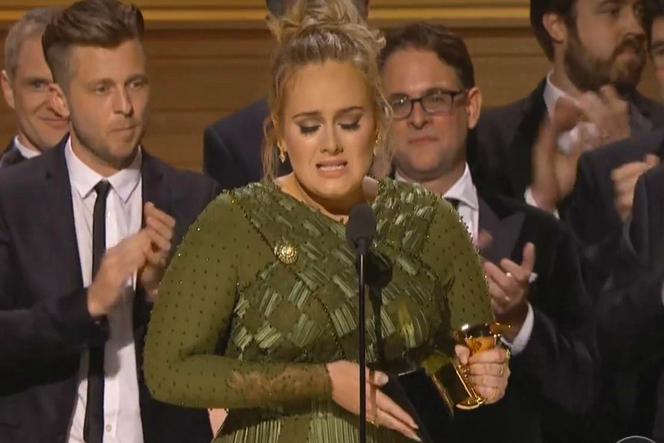 Zapłakana Adele oddała połowę nagrody Grammy Beyonce