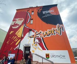 Nowy mural na Ursynowie. Bohaterem 30-letni Krzysztof Krawczyk