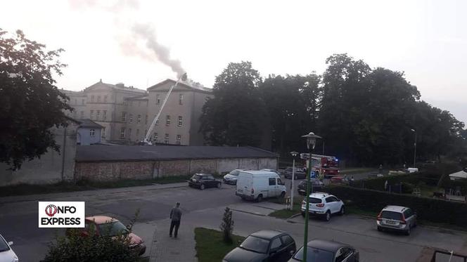 Lubliniec: W szkole wybuchł GROŹNY POŻAR! Akcja ma trwać nawet kilka godzin