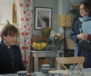 M jak miłość, odcinek 1851: ksiądz Grzegorz (Paweł Janyst), Marysia (Małgorzata Pieńkowska)