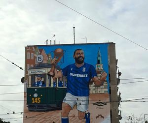 Mural Lecha Poznań ponownie odsłonięty. Poprawiony wizerunek kapitana można już podziwiać