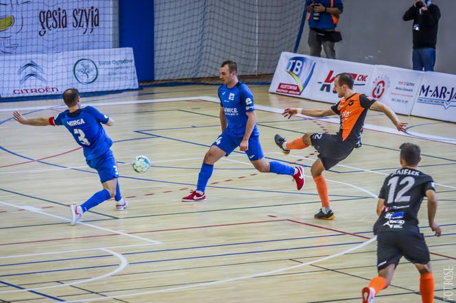 FC Toruń - P.A. Nova Gliwice 2:4 - zdjęcia z Uniwersyteckiego Centrum Sportu