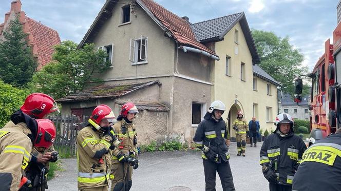 Makabra w Ścinawce Dolnej. Najpierw zabił znajomego, potem podpalił jego dom