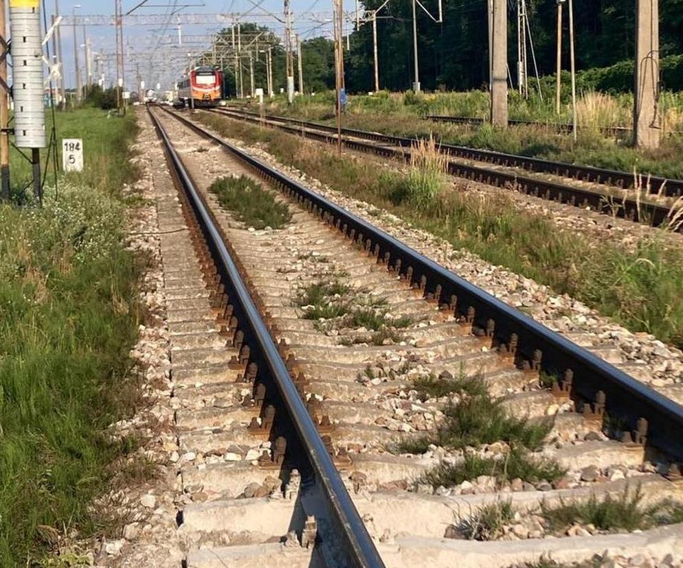 Pociąg śmiertelnie potrącił pieszego. Mężczyzna nie zdążył zejść z torów