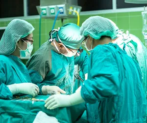 Kalisz. Nowoczesne miniaturowe ramię ortopedyczne testują lekarze ze szpitala w Kaliszu