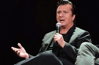 Steve Perry (ex-Journey) sprzedaje swoje pamiątki. Wokalista zbiera fundusze na rzecz ofiar pożarów w Los Angeles