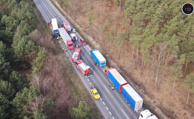 Zderzenie dwóch tirów na drodze krajowej nr 50 w miejscowości Karolina powiat piaseczyński