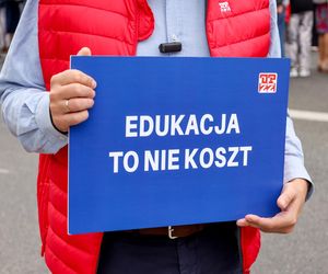 Protest ZNP przed Ministerstwem Edukacji