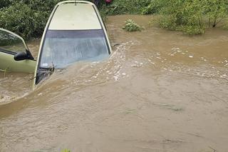 Samochód porwał nurt potoku. Tragiczna śmierć kierowcy 
