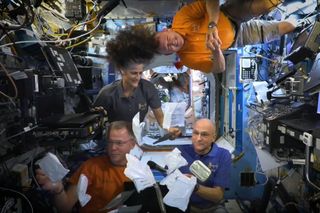 Thanksgiving astronautów bez grawitacji, ale z brukselką i wędzonym indykiem
